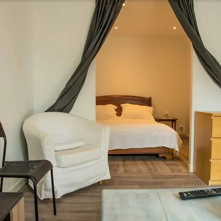 Chambres D'hotes Du Chateau De *